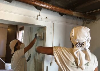 Jovens recuperam casas (e vidas) de famílias carenciadas em Óbidos