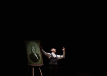 Nos 45 anos do TAP a voar no palco, o banquete sai da mesa para o teatro