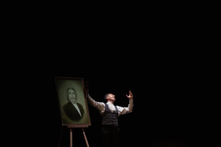 Nos 45 anos do TAP a voar no palco, o banquete sai da mesa para o teatro