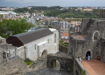 Covid-19: Leiria chega aos 400 casos activos e tem incidência de 331 casos por 100 mil/hab.