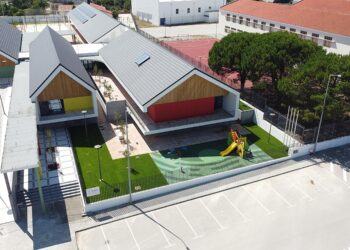 Centro Escolar da Guia custou 1,9 milhões e entra em funcionamento em Setembro