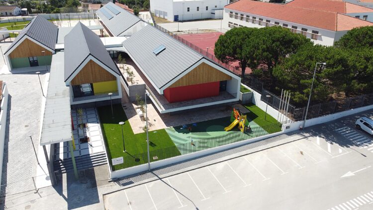 Centro Escolar da Guia custou 1,9 milhões e entra em funcionamento em Setembro