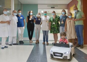 Vencedor do Orçamento Partilhado do Centro Hospitalar de Leiria oferece carro eléctrico infantil à Pediatria