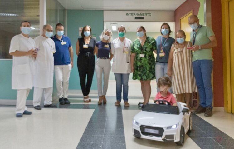 Vencedor do Orçamento Partilhado do Centro Hospitalar de Leiria oferece carro eléctrico infantil à Pediatria