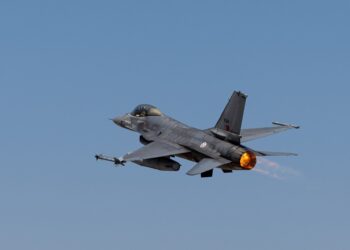 Aviões de Monte Real vigiam força aérea russa no Báltico