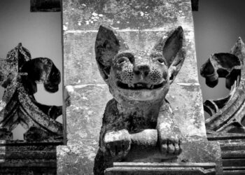 Mosteiro da Batalha faz visitas temáticas às gárgulas nos telhados do monumento