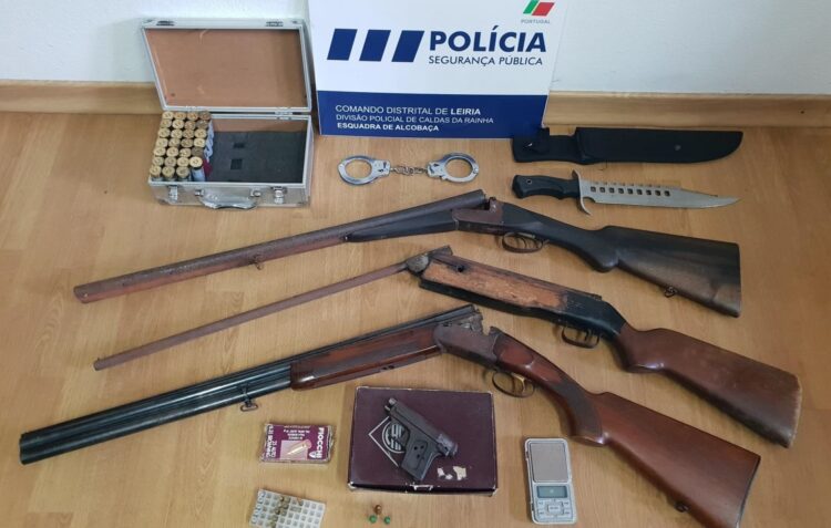 PSP de Alcobaça detém dois suspeitos por posse de armas e munições ilegais