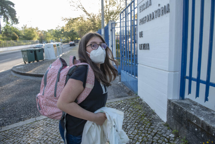 Guia de prevenção da Covid-19 para as escolas “está em vigor”