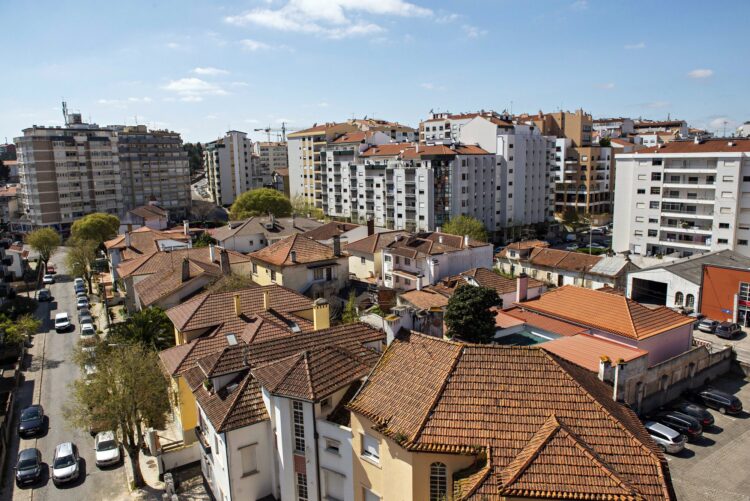 Covid-19: casos activos sobem em Leiria e descem no Oeste Norte