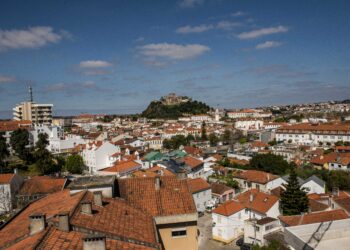 Vermelho no Castelo de Leiria sensibiliza para o cancro no sangue