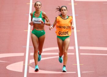 Diploma olímpico para Odete Fiúza, de Leiria, na maratona dos Paralímpicos em Tóquio