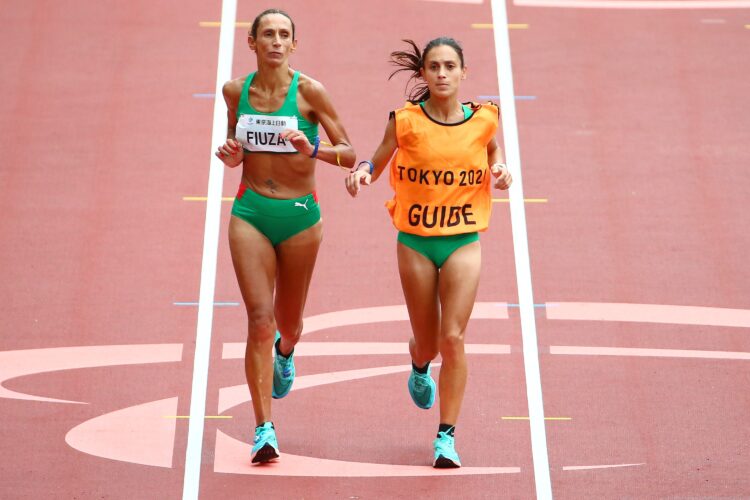Diploma olímpico para Odete Fiúza, de Leiria, na maratona dos Paralímpicos em Tóquio
