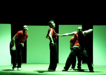 Acaso volta a ter grupos estrangeiros e abre o palco ao reacordar do teatro