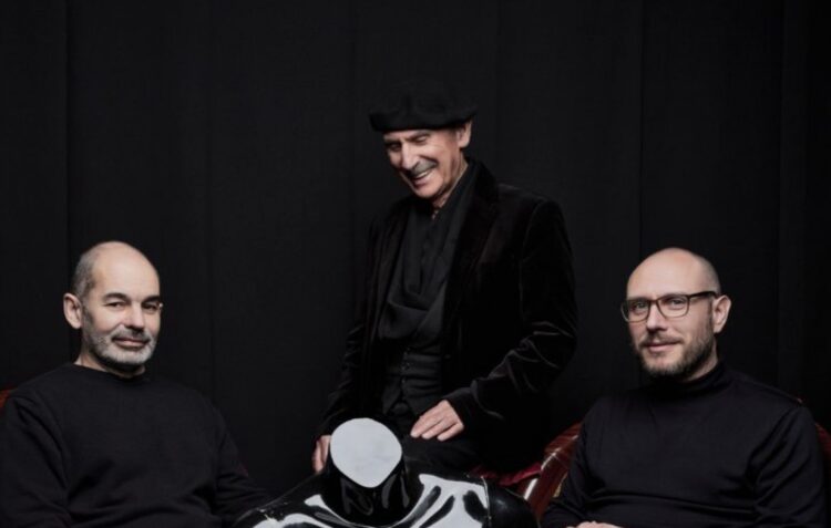Voz e dois pianos: Vitorino canta esta sexta-feira na Marinha Grande