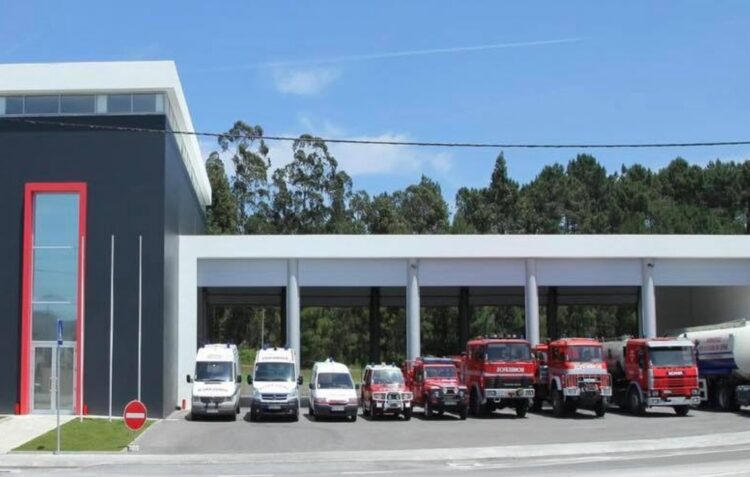 População manifesta-se pelos bombeiros e associação dos Cardosos