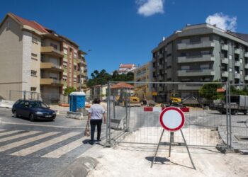 Obras na avenida Humberto Delgado  regressam “em força” próxima semana
