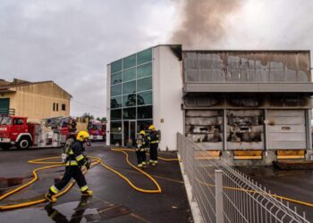[Actualização] Incêndio em empresa de produtos químicos em Leiria fez um ferido