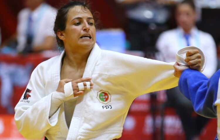 Atleta radicada em Leiria sagra-se campeã mundial de judo para surdos