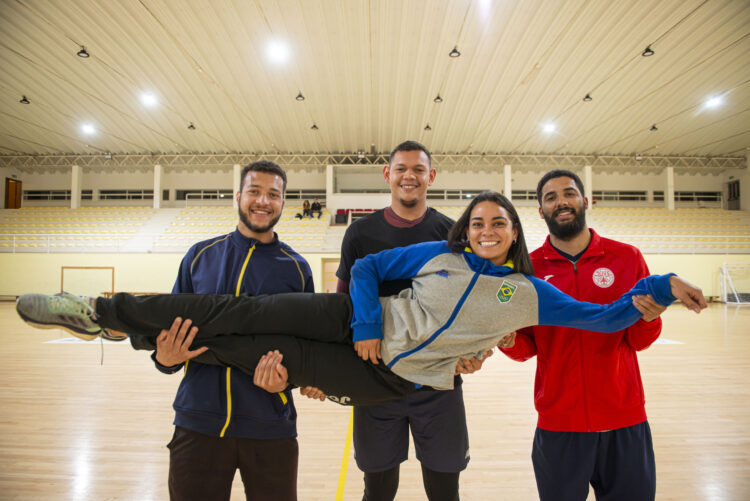 O que faz uma campeã mundial de andebol de praia em Leiria?