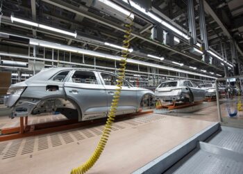 Falta de chips e semicondutores atrasa entrega de carros novos