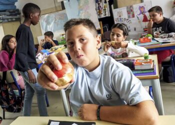 Escolas do distrito juntam-se aos “Heróis da Fruta” para prevenir obesidade infantil