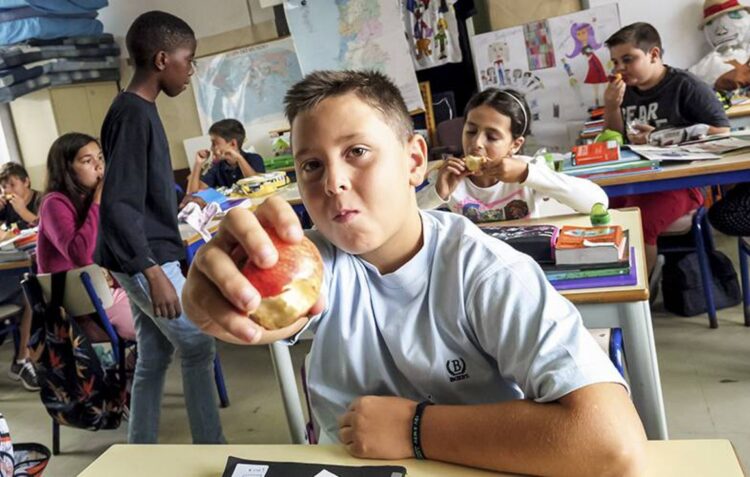 Escolas do distrito juntam-se aos “Heróis da Fruta” para prevenir obesidade infantil