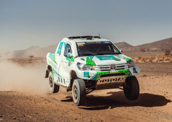 Toyota de Paulo Rui  Ferreira devorada pelas chamas no rali de Marrocos