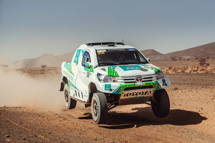 Toyota de Paulo Rui Ferreira devorada pelas chamas no rali de Marrocos