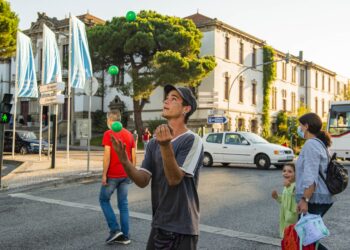 Estes malabares são feitos para caminhar