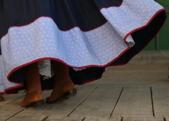 Fatos com mais de cem anos e a típica saia de riscadilho