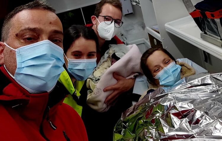 Yoan nasceu hoje em casa com a ajuda dos bombeiros da Marinha Grande