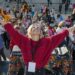“Mais uma! Mais uma! Mais uma!” Um concerto com mosh para mostrar as profissões da música na escola