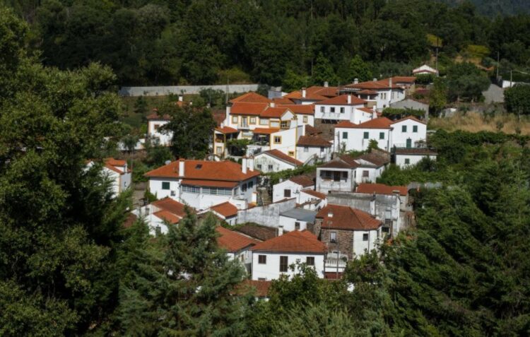 “O cantar da pedra” de Ansião, Figueiró dos Vinhos e Pombal inspira exposição sonora