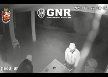 Quatro homens e uma mulher detidos por furtos em lares de terceira idade