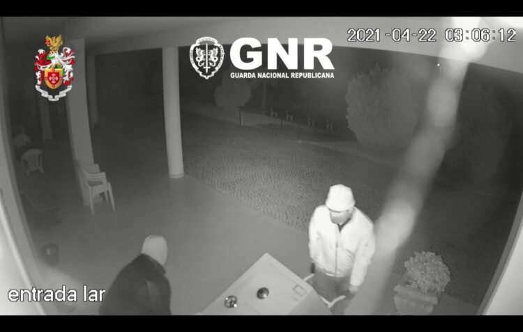 Quatro homens e uma mulher detidos por furtos em lares de terceira idade