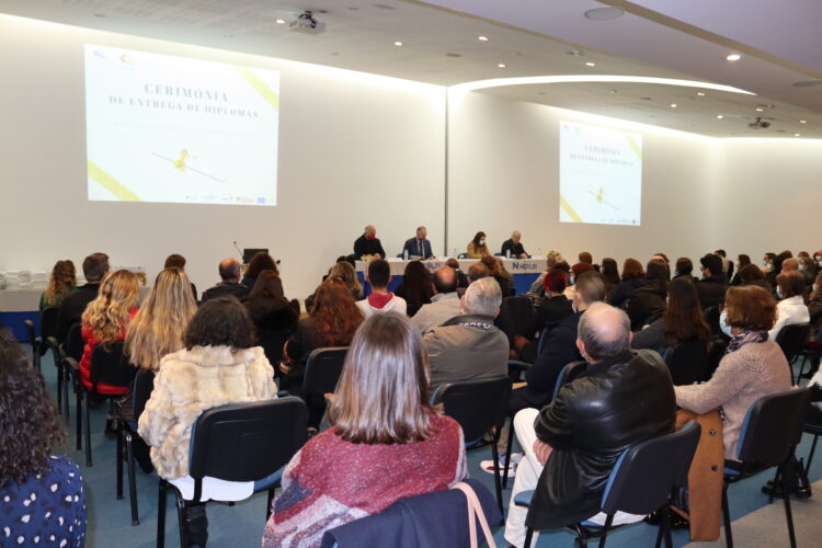 Diplomas de RVCC entregues a 75 adultos