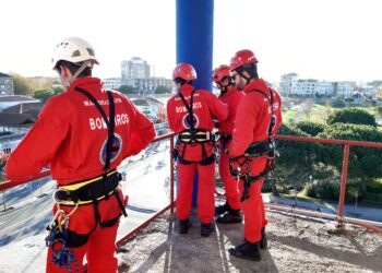 Salvamento em altura num prédio e acidente rodoviário testam operacionalidade na Marinha Grande