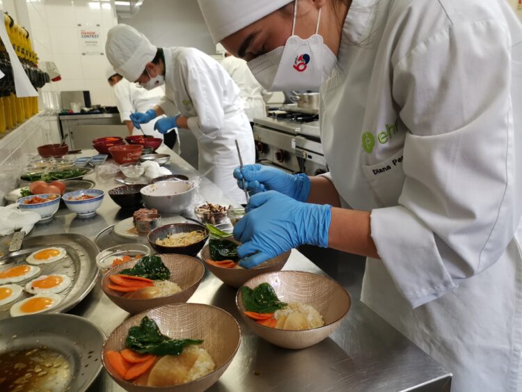 Sabores da Coreia pela mão dos alunos da Escola de Hotelaria de Fátima