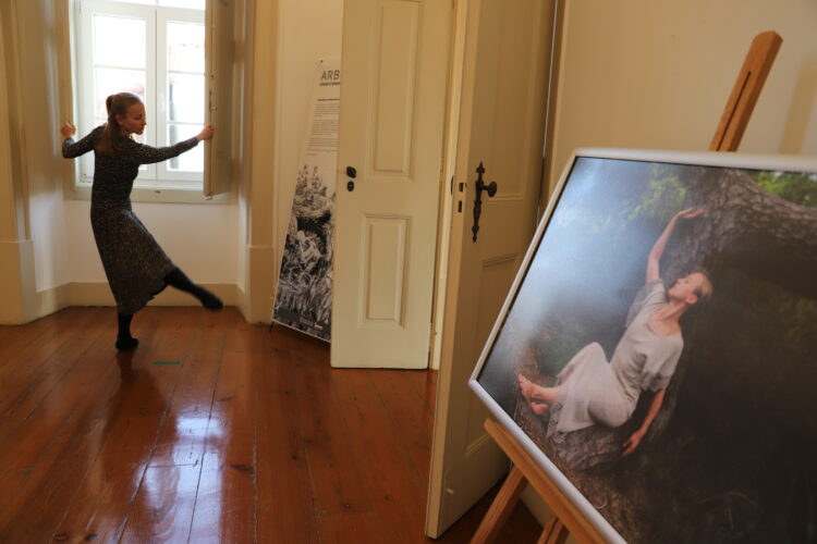 Bailarina Inesa Markava em residência artística no Museu Joaquim Correia