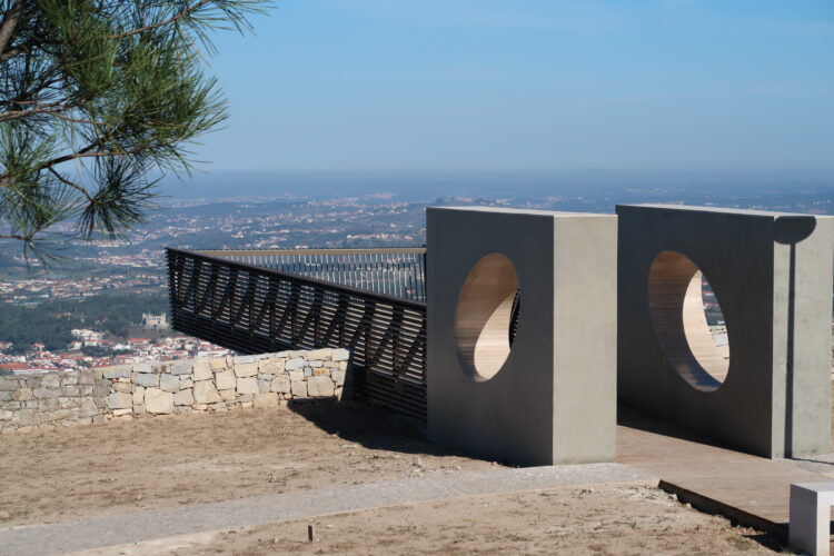 Miradouro de Chão das Pias, uma “varanda” sobre Porto de Mós