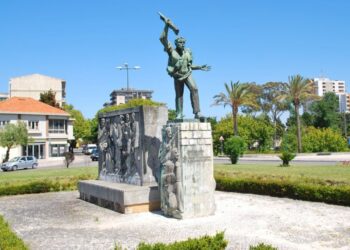 No próximo dia 18 de Janeiro, estátua do vidreiro já deverá ter nova morada