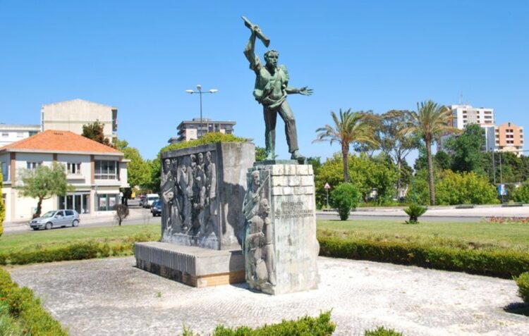 No próximo dia 18 de Janeiro, estátua do vidreiro já deverá ter nova morada