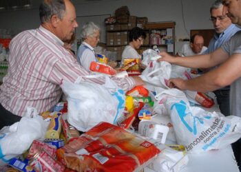 Campanha de recolha de alimentos nos supermercados nos 27 e 28