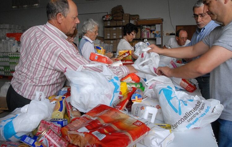 Campanha de recolha de alimentos nos supermercados nos 27 e 28