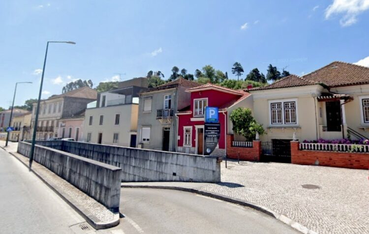Moradores da Avenida General Humberto Delgado podem usar estacionamento de Santo Agostinho