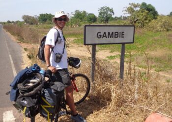 Livro conta aventuras de professores   na viagem de bicicleta entre Dakar e Bissau