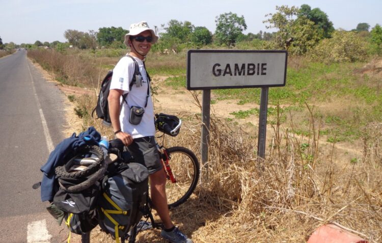 Livro conta aventuras de professores na viagem de bicicleta entre Dakar e Bissau