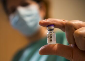 Centro Hospitalar de Leiria dá dose de reforço a 1.750 profissionais até 7 de Dezembro