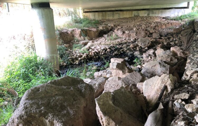 Rio da Areia galga terrenos agrícolas e escava pilar da A8
