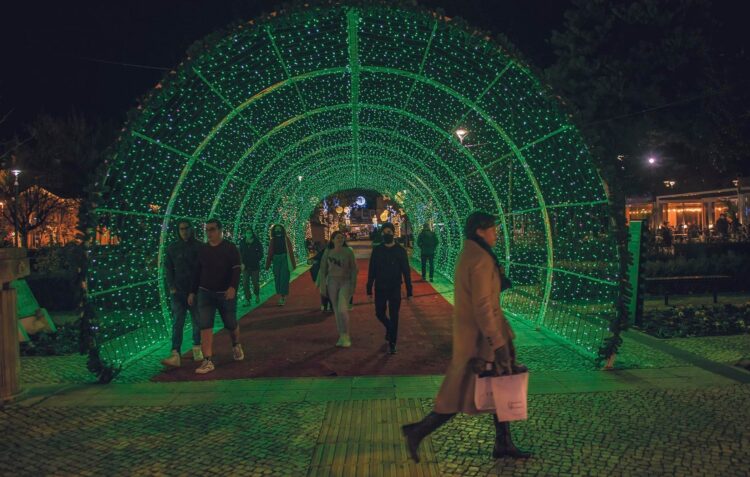 Após um ano de interregno, municípios abrem cordões à bolsa para animação de Natal